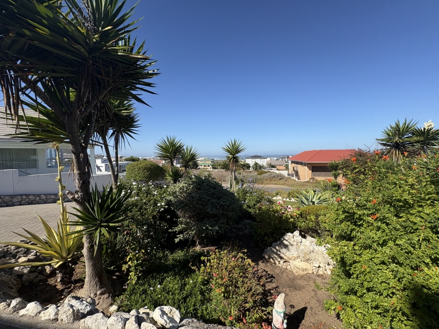 4 Bedroom Property for Sale in Pearl Bay Western Cape